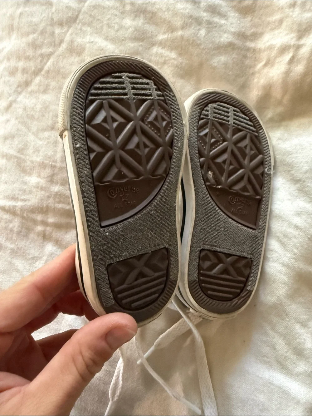Baby / Toddler converse shoe sneakers size 4 new